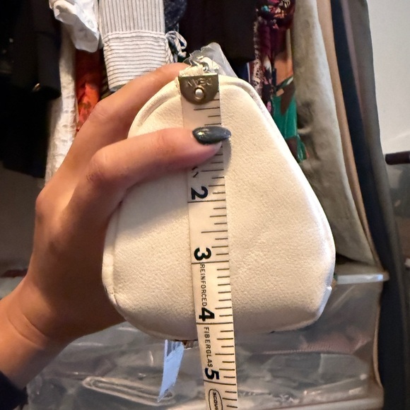 Vera Bradley Polar Bear Crossbody Bag White with Red Scarf New with Tags - Picture 8 of 10